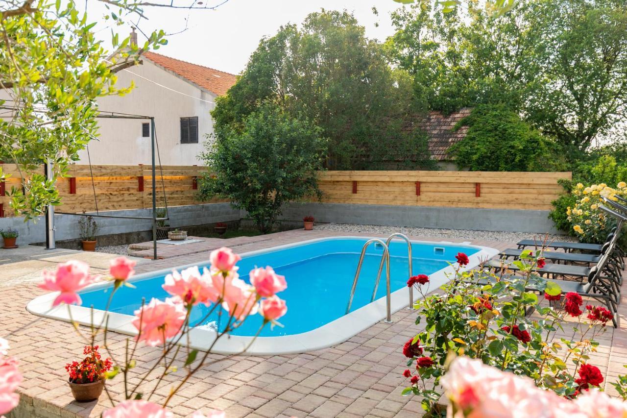 Vacation Home Duilo Donji Zemunik Exterior foto
