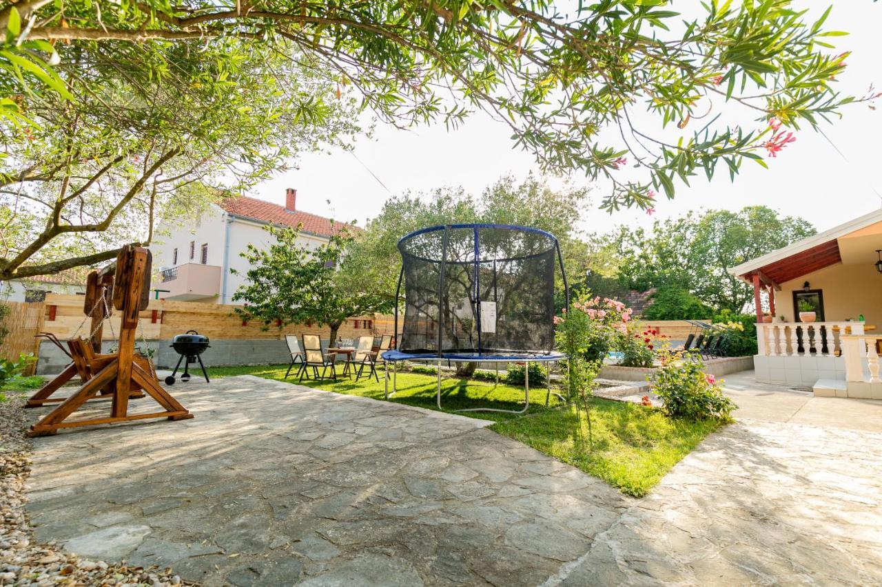 Vacation Home Duilo Donji Zemunik Exterior foto